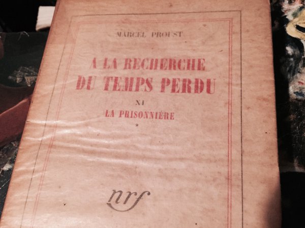 Il y a aussi "A la recherche du temps perdu" de Proust, même si ce n'est pas dans ce tome qu'il parle des madeleines https://t.co/3cnJ4sR8ay